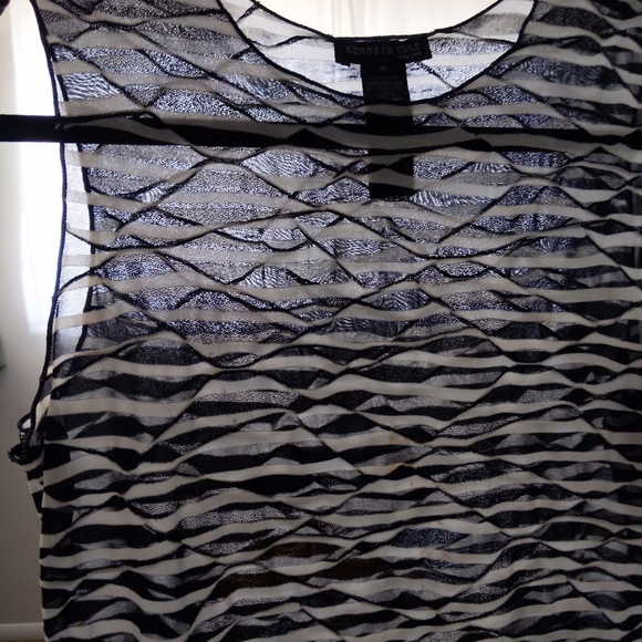 Kenneth Cole New York size M black&white sheer top - Picture 3 of 4